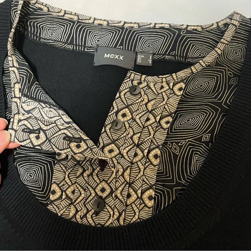 🛍️ $8 ADD-ON | Y2K Mexx Black & Beige Tan Decorative Button Collar Sweater - Picture 5 of 10